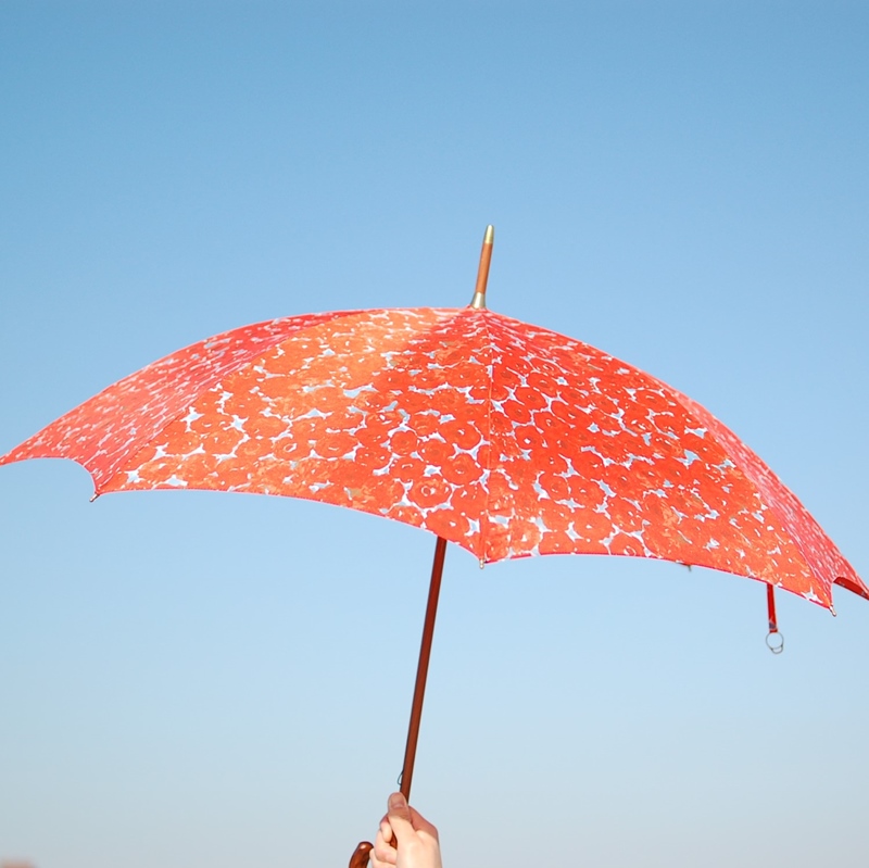 いつかは欲しいオーダーメイドの傘。『イイダ傘店』の15周年記念『翳す