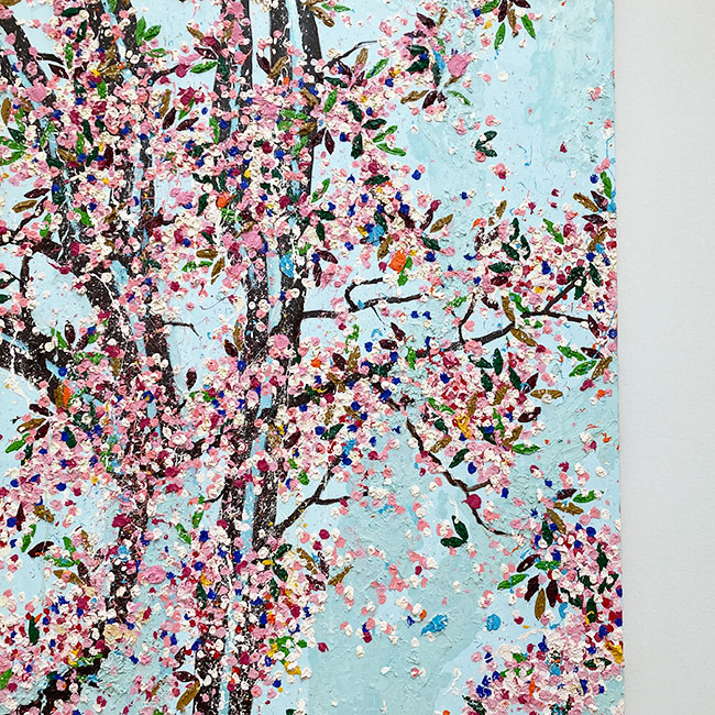 六本木・国立新美術館で満開の桜が咲き誇る！ 現代アーティスト 
