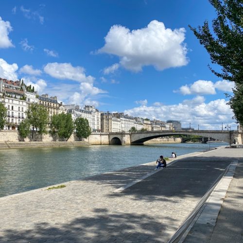 “マチュア”世代のときめき、全部。							まるで京都の鴨川のよう。パリに流れる川は住民の癒しスポットに。
