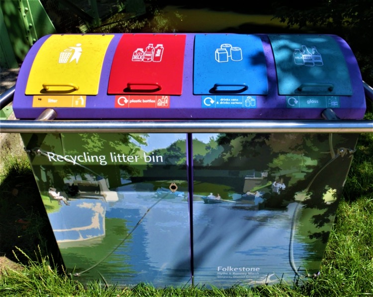 イギリスの公園でみかけたゴミ箱