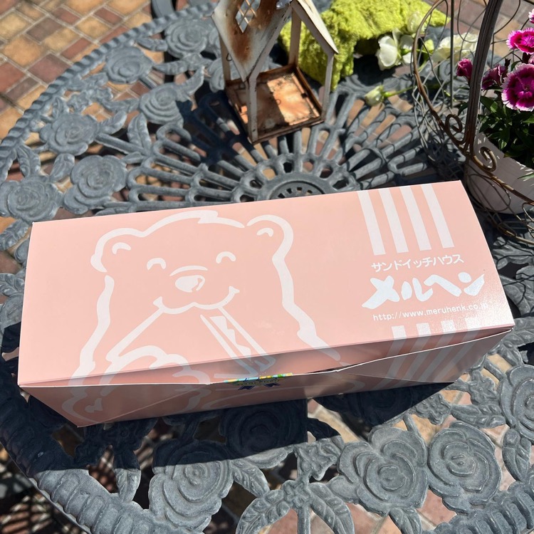 『メルヘン』の可愛いピンクのボックス
