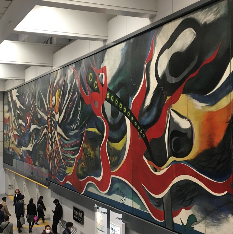 井の頭線とJRの渋谷駅を結ぶ連絡通路にある巨大壁画「明日の神話」