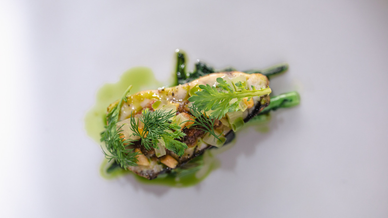 メニューの一例「鰆 春菊 発酵玉ねぎ」