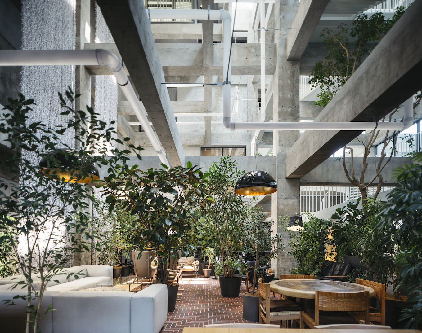 白井屋ホテル「the LOUNGE」店内