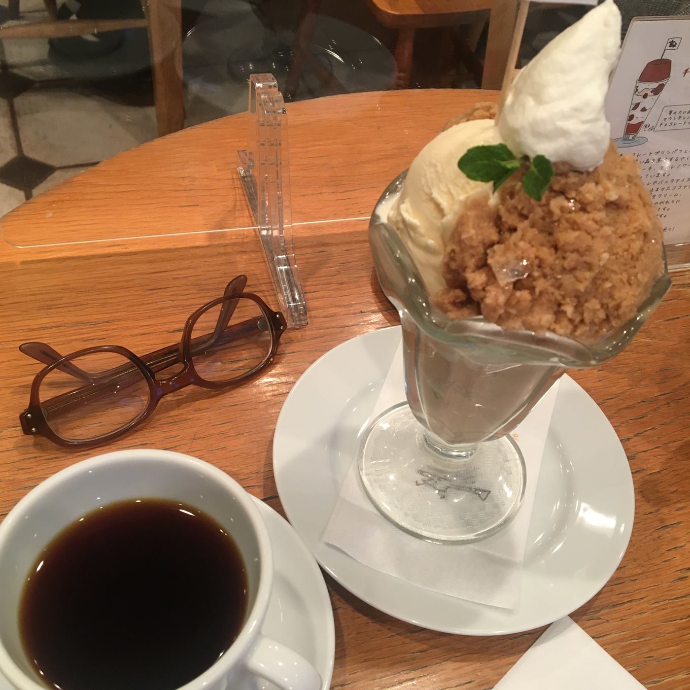 カフェヴィヴモンディモンシュのパフェ