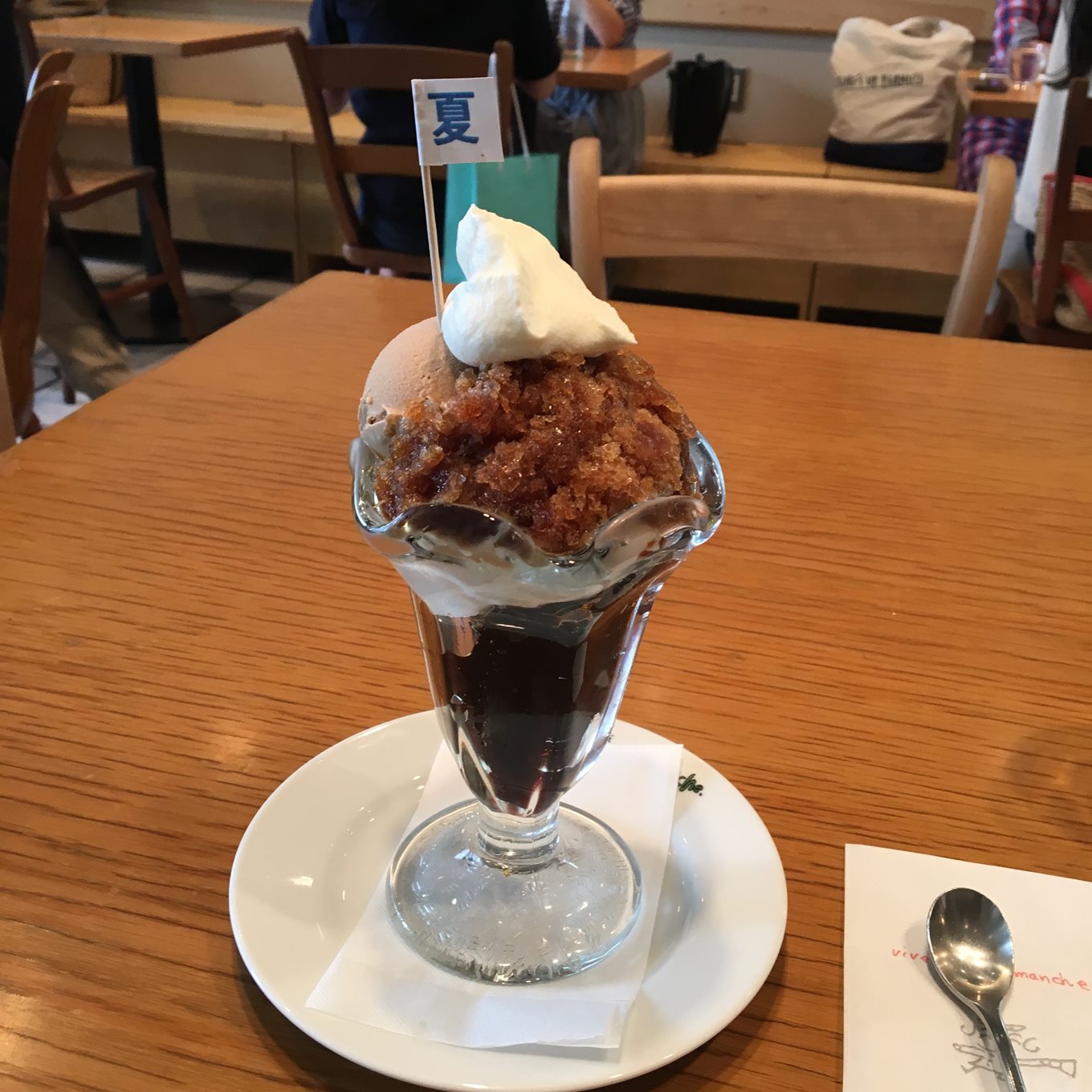 カフェヴィヴモンディモンシュのパフェ