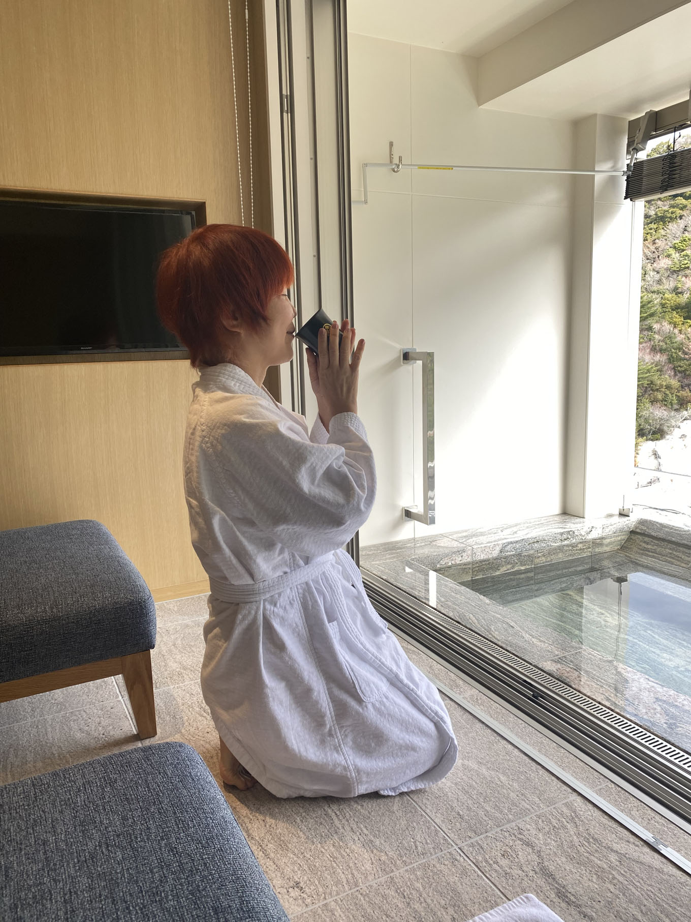 潤し水を飲んでいる様子