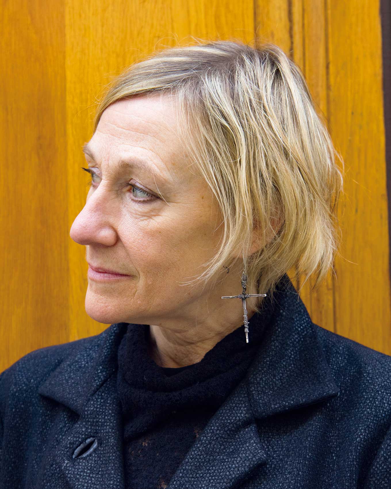 ファッションデザイナーのアニカ・レナスカールストロームさんのヘアスナップ横顔