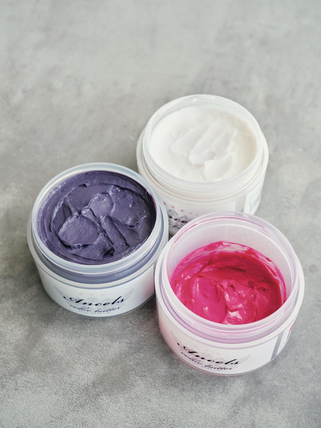 3色のカラー剤が置いてある