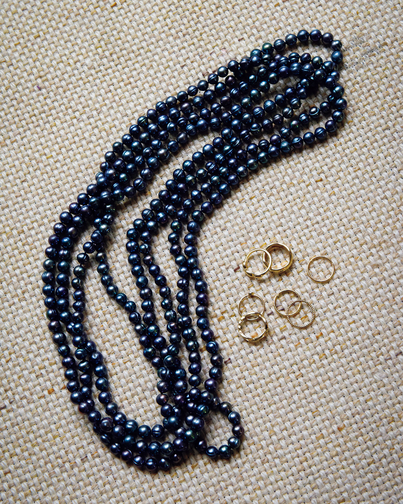 スタイリストのコリーヌ・モローさんの愛用ヴィンテージアクセサリー