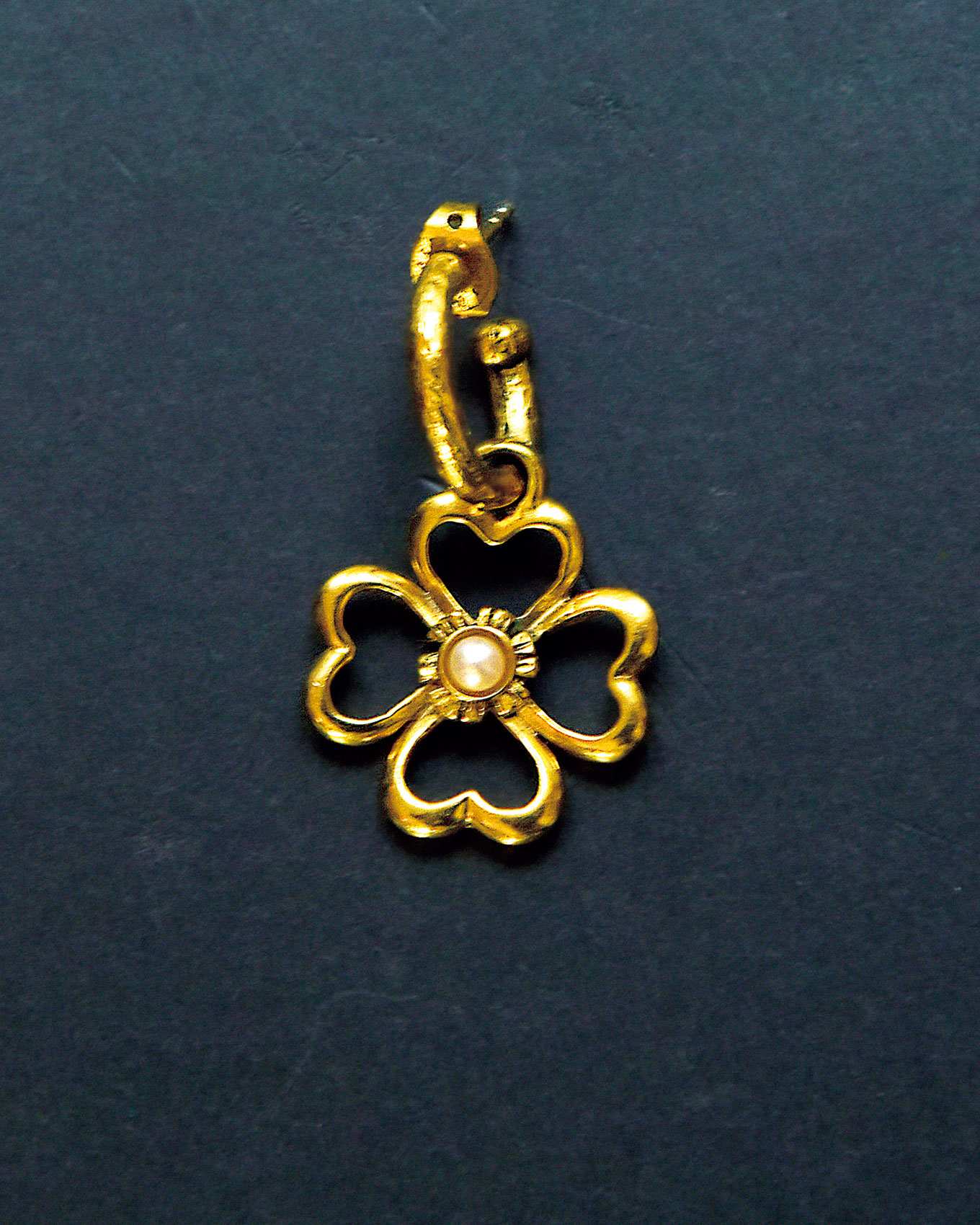 スタイリストのコリーヌ・モローさんの愛用ヴィンテージアクセサリー