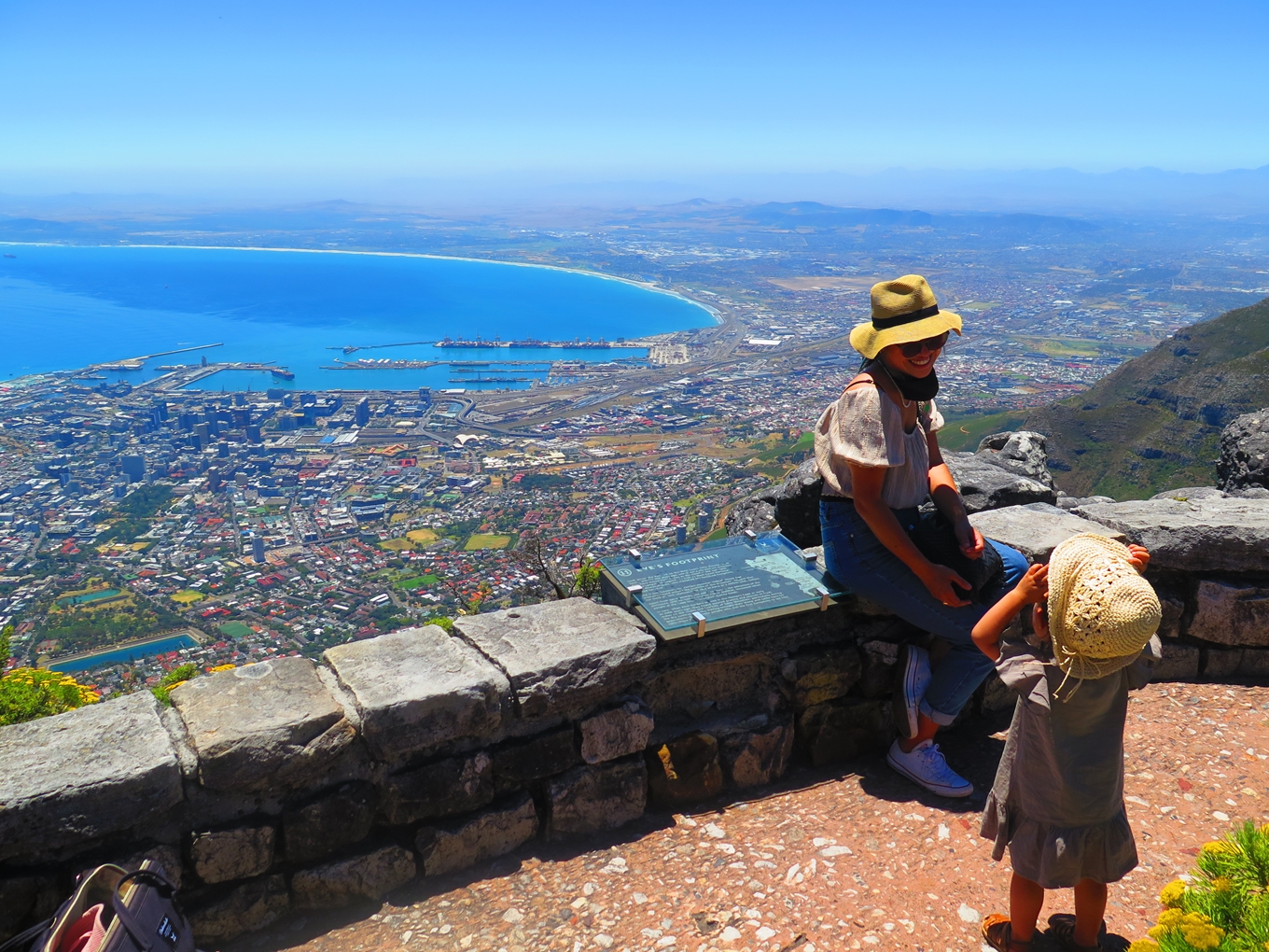 広瀬裕子のシルバーヘアまとめ髪