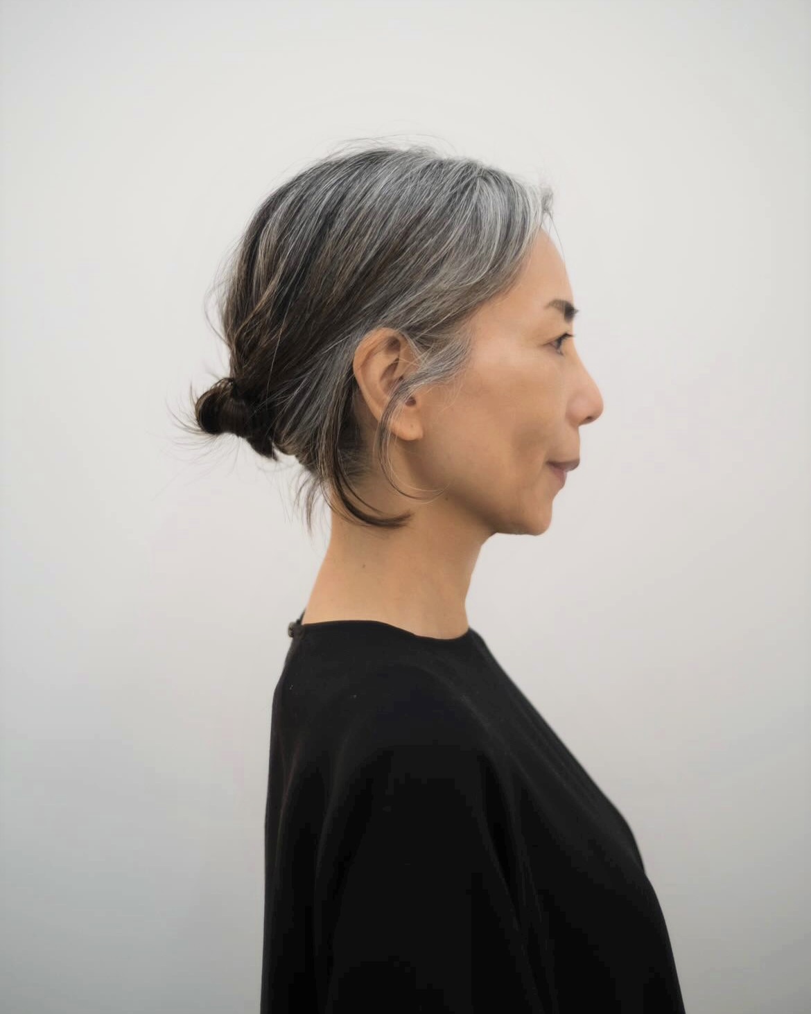 シルバーヘアの広瀬裕子