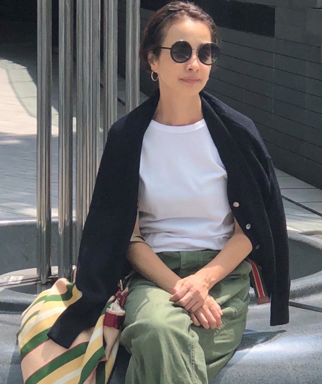 ベイカーパンツをはいた菜木のりこ