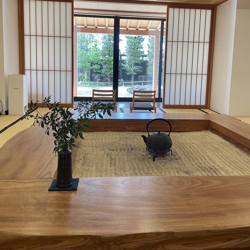 囲炉裏のある旅館の部屋