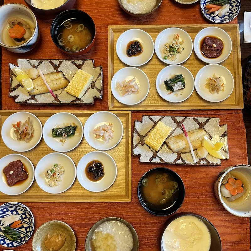 旅館の朝食御膳