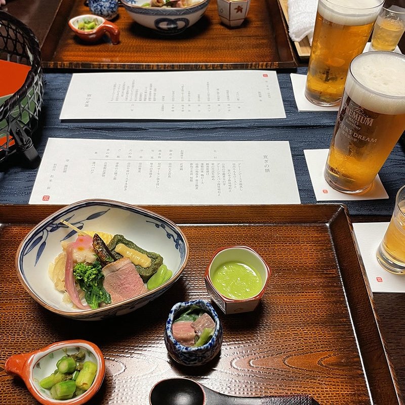 旅館で食べる御膳とビール