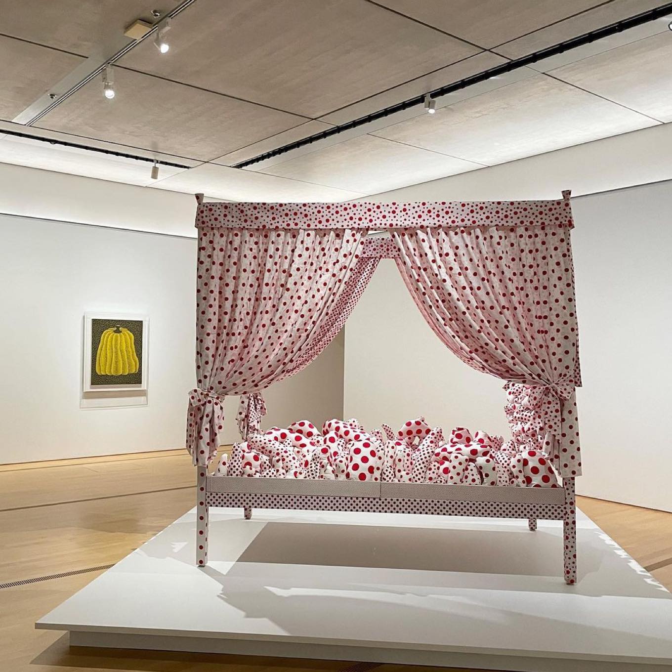 「部屋のみる夢ーボナールからティルマンス、現代の作家まで」の展示風景②