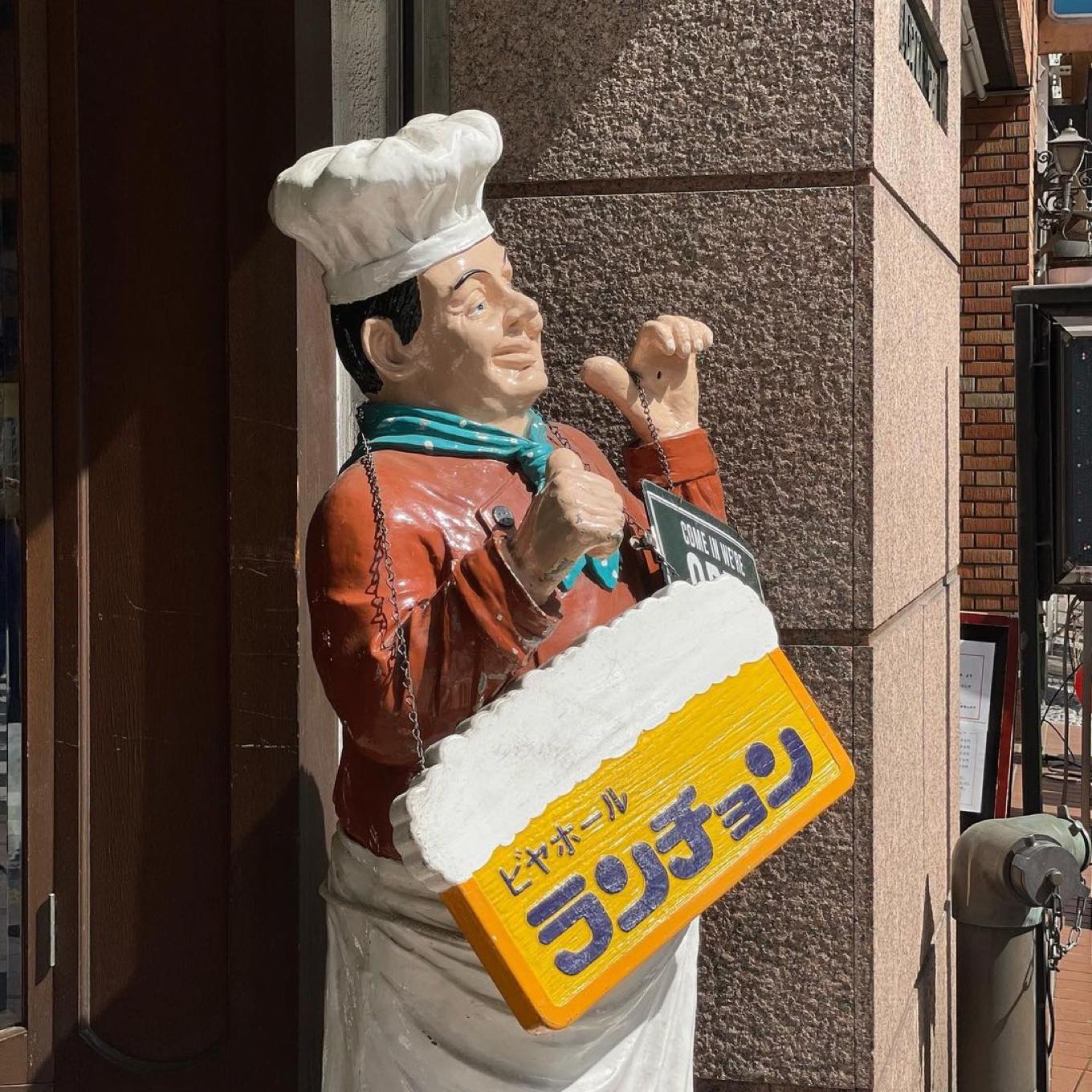 ビヤホール・洋食 ランチョンの看板②