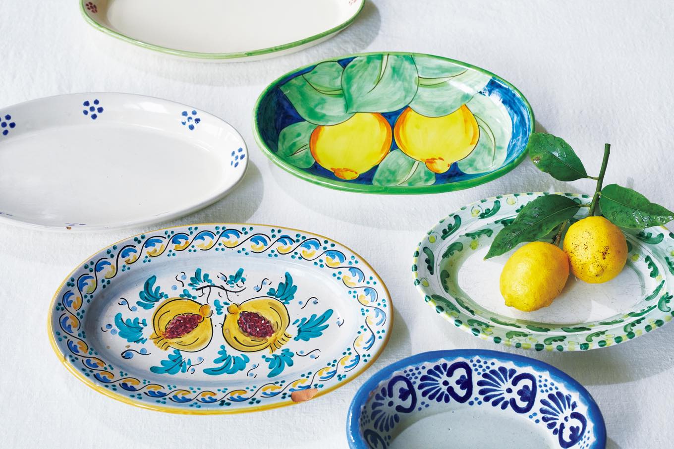 日本の小さめの食卓に便利なオーバル型の器。