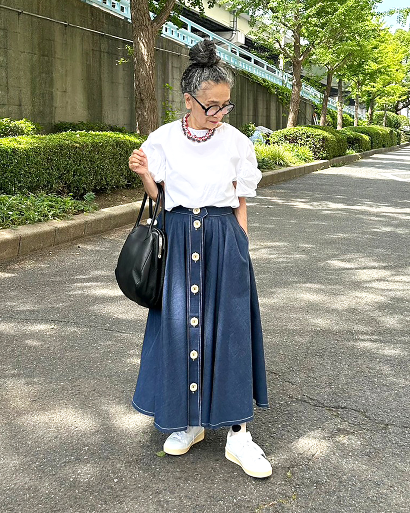 ボタンアーティスト片山優子さんのデニムスタイル