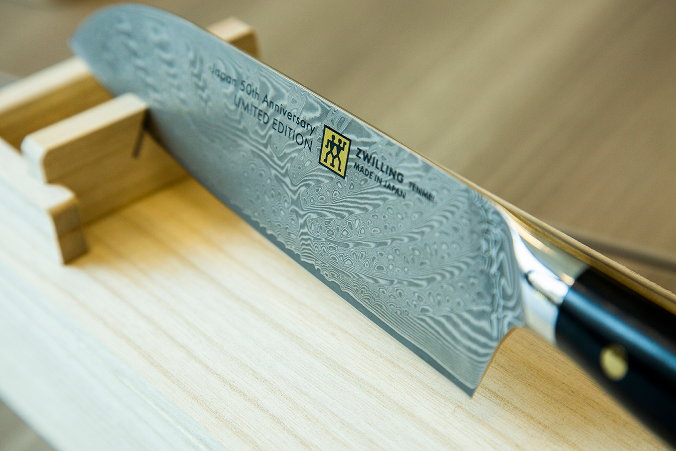 ツヴィリング日本上陸50周年記念した限定アイテム「ZWILLING TENMEI 三徳包丁」