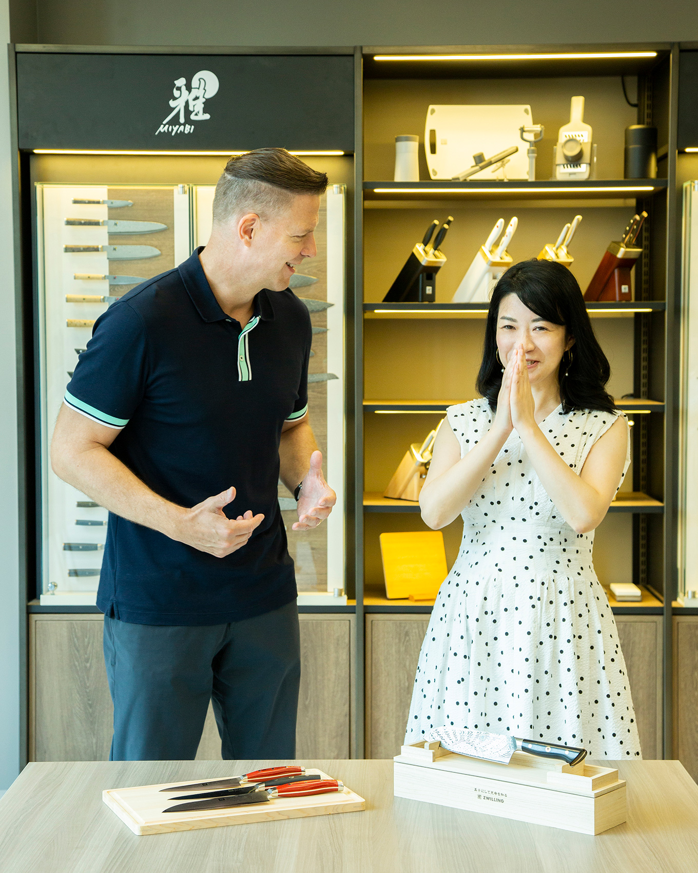 アンドリュー・ハンキンソンさんと藤原奈津子さん