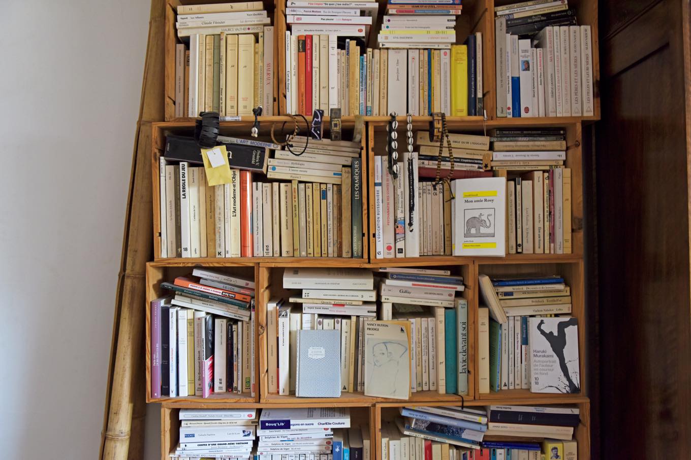 ヴェロニック・マルムーズ 空き箱を再利用して作った本棚