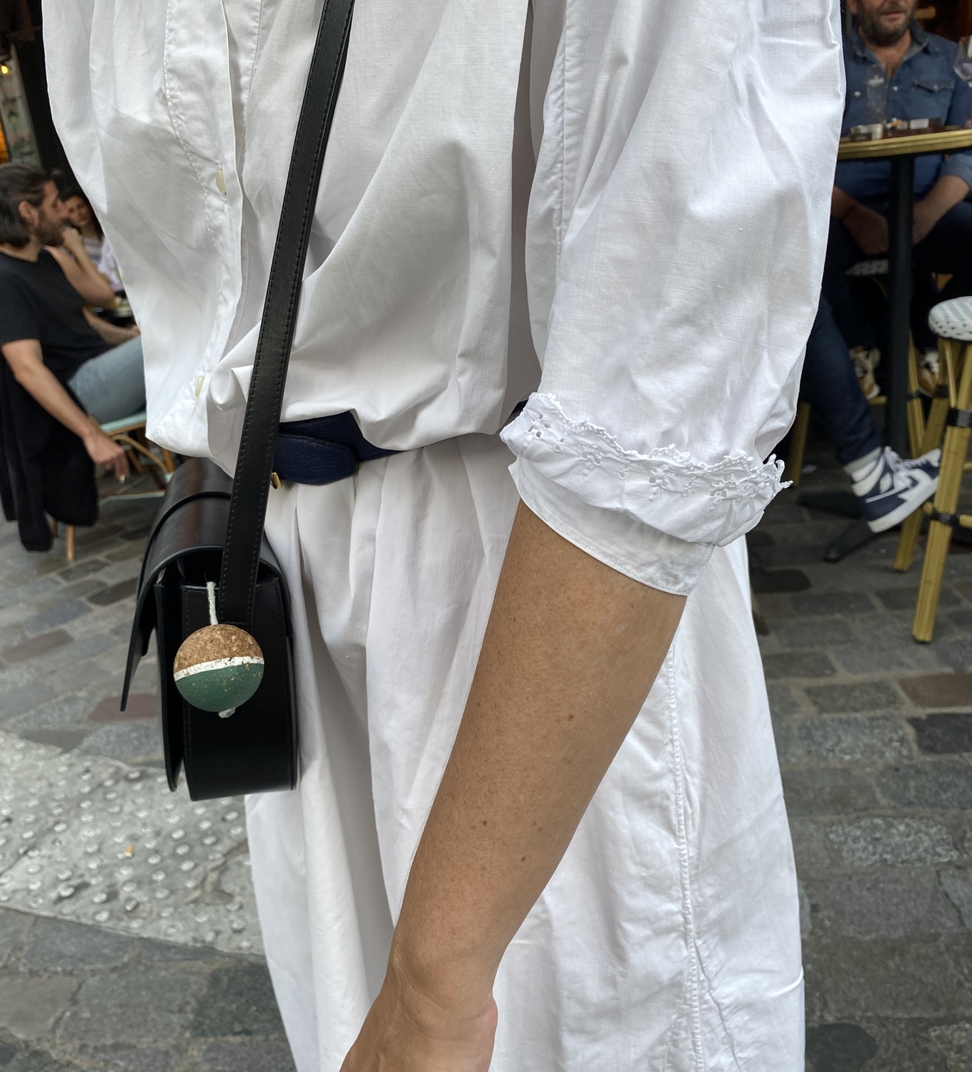 ブイのキーホルダーとアンティークレース