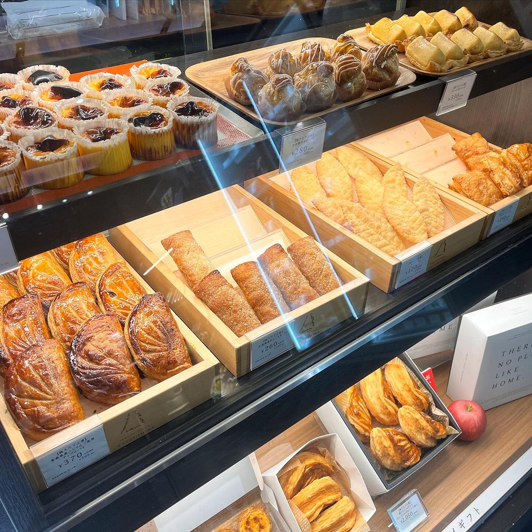 YATSUDOKIの店舗のショーウィンドウ