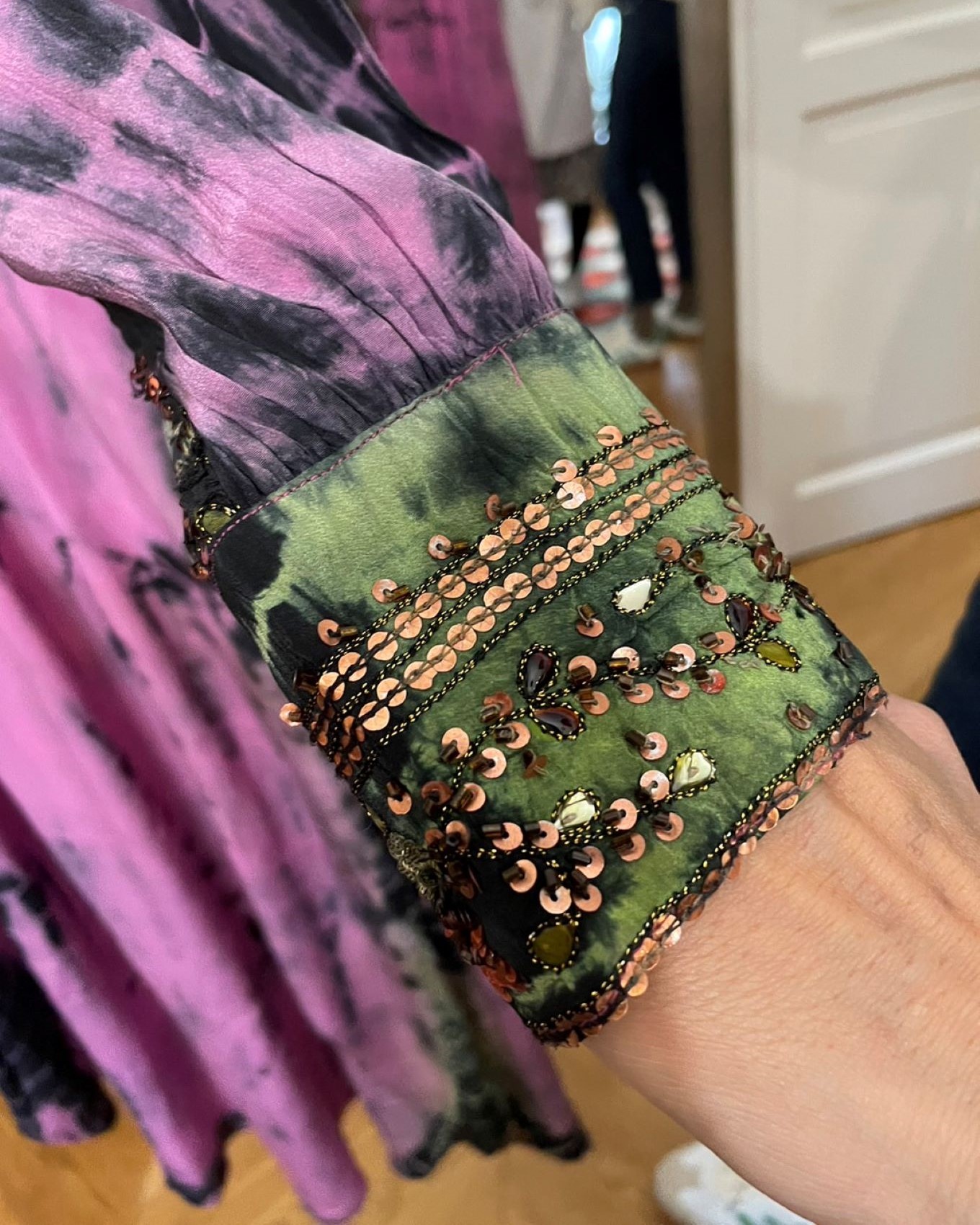 スナップ サリー手刺繍