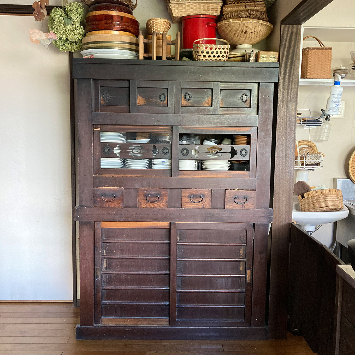 いづいさちこさん 水屋箪笥