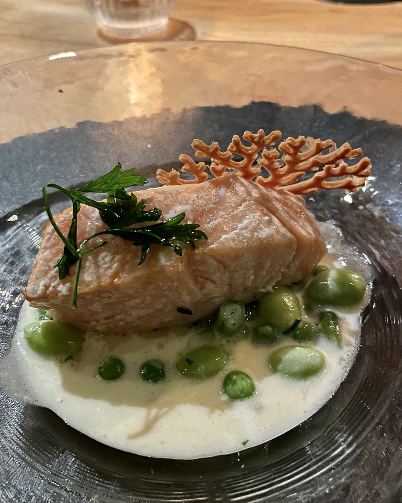 Le Comptoirのコースの魚料理アップ