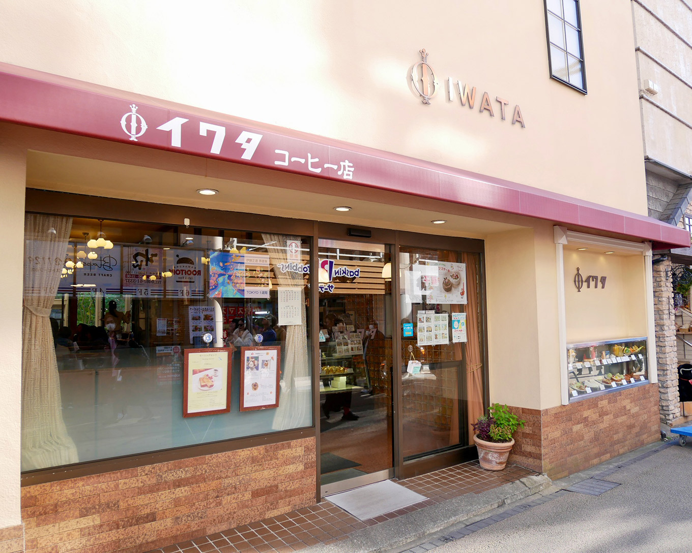 鎌倉の純喫茶イワタコーヒーの外観