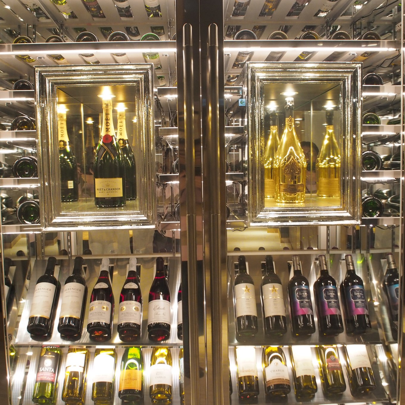 博多もつ鍋 やま中 の店内