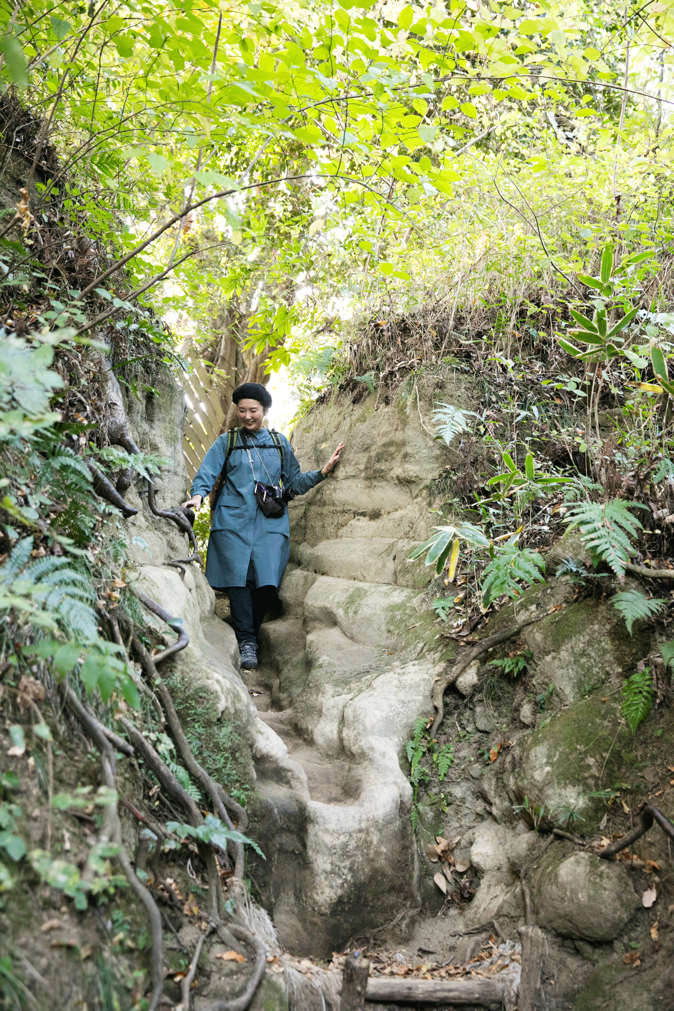 四角友里さん山歩きシーン