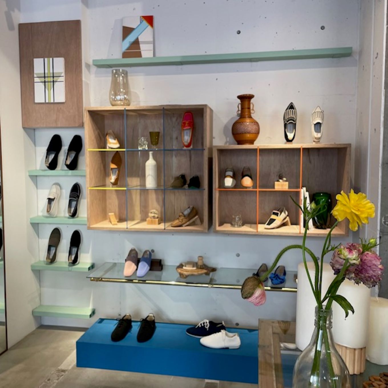 オッフェン代官山店の店内コーナー