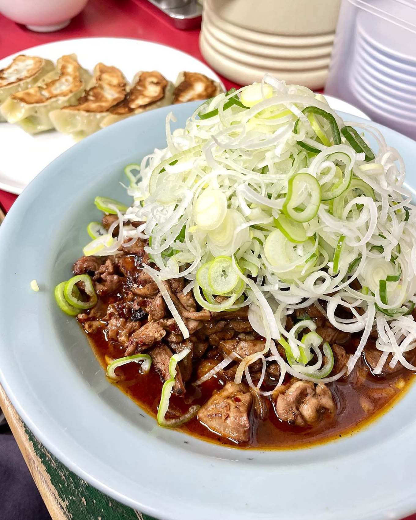 『菜苑』の〈純レバ丼〉(アイキャッチ)