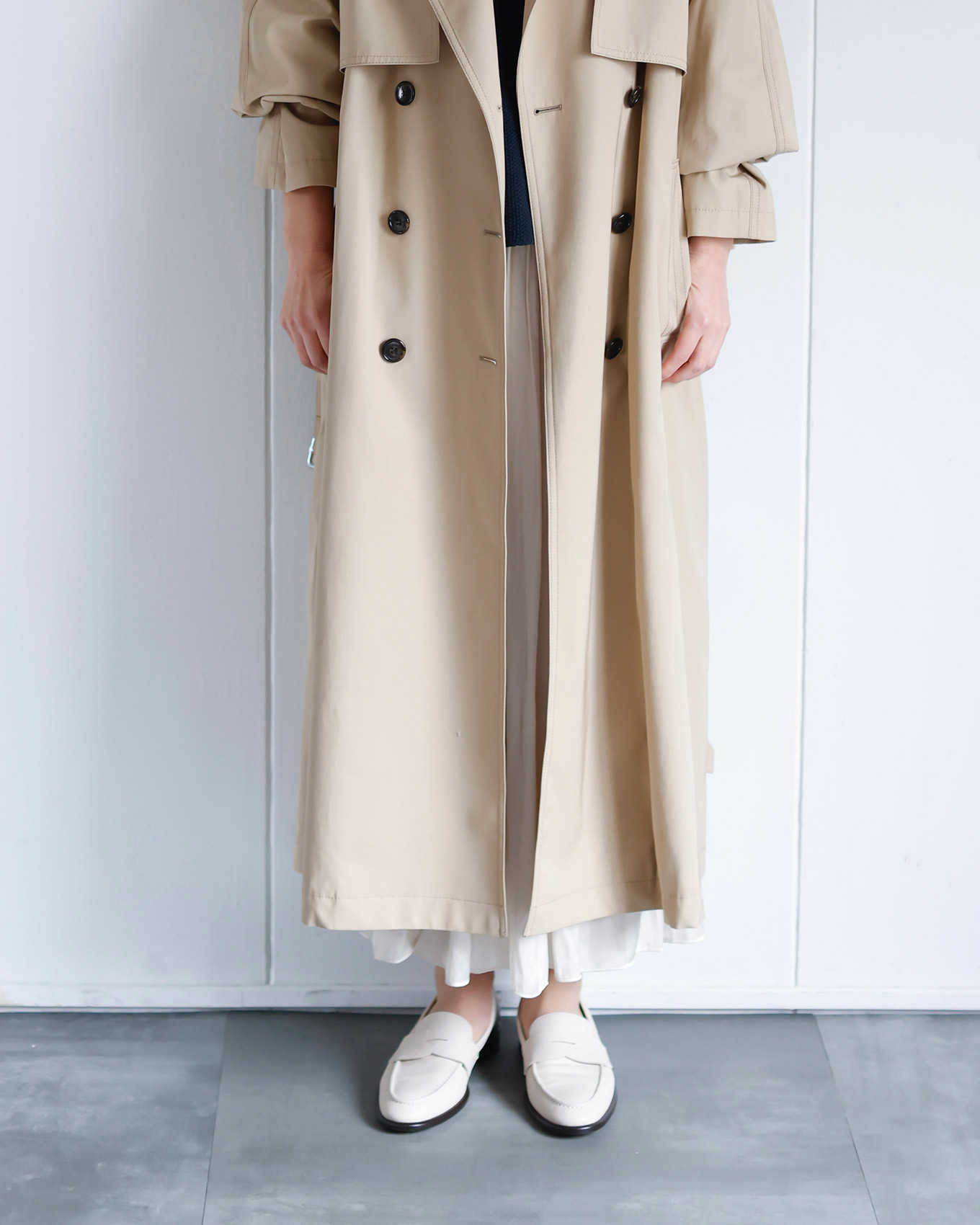 『オデット エ オディール』のペニーローファー ナチュラル着用