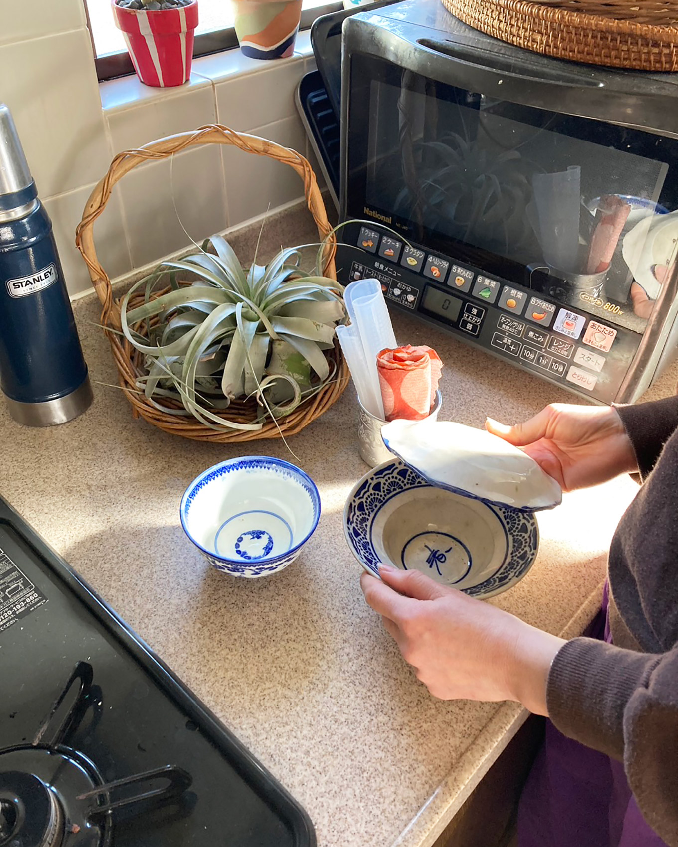 お皿を重ねたり、蜜蝋ラップでラップ代わりにする