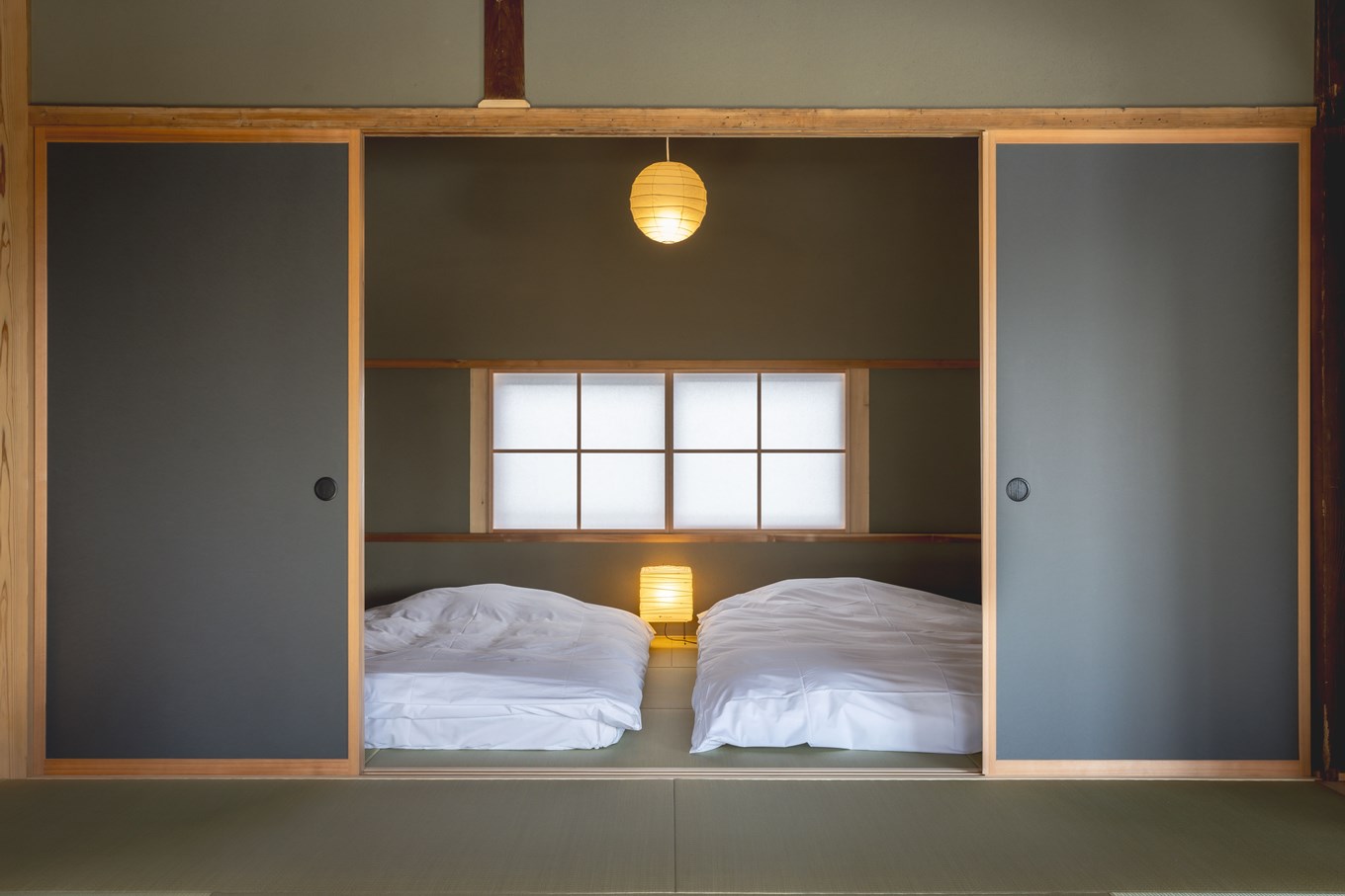 戸隠の宿茅葺の家