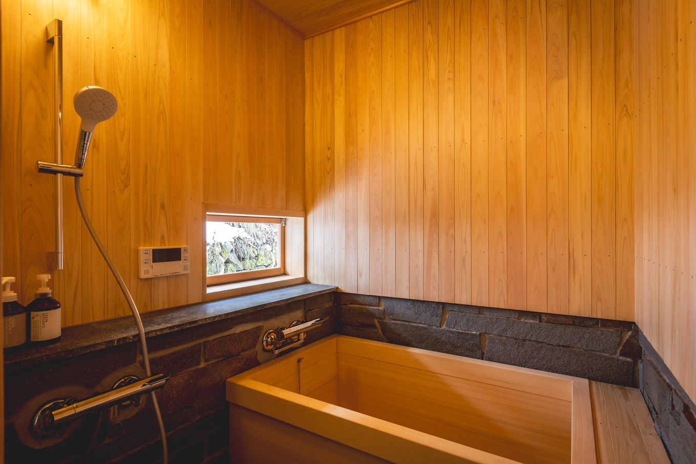 戸隠の宿茅葺の家