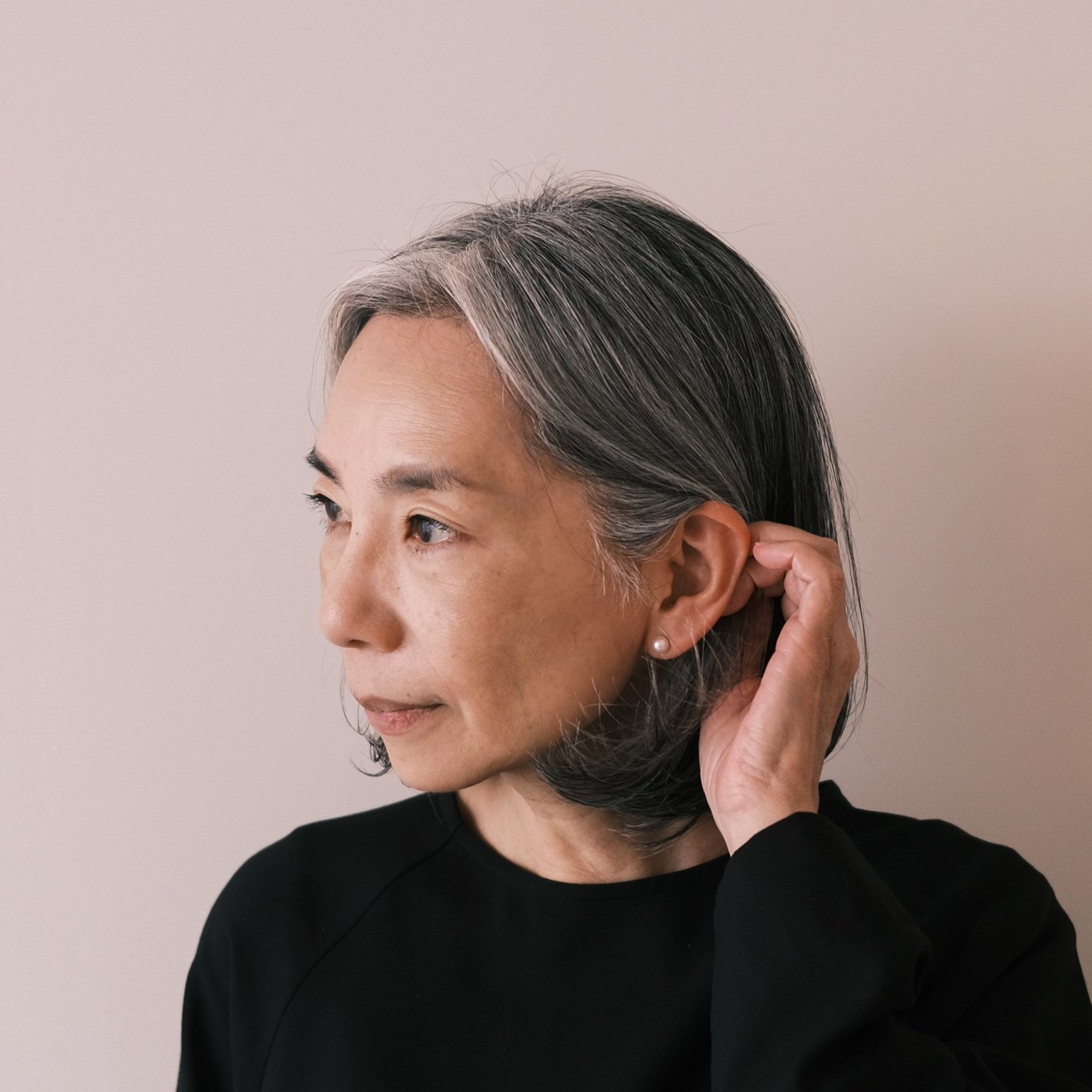 シルバーヘアの広瀬裕子