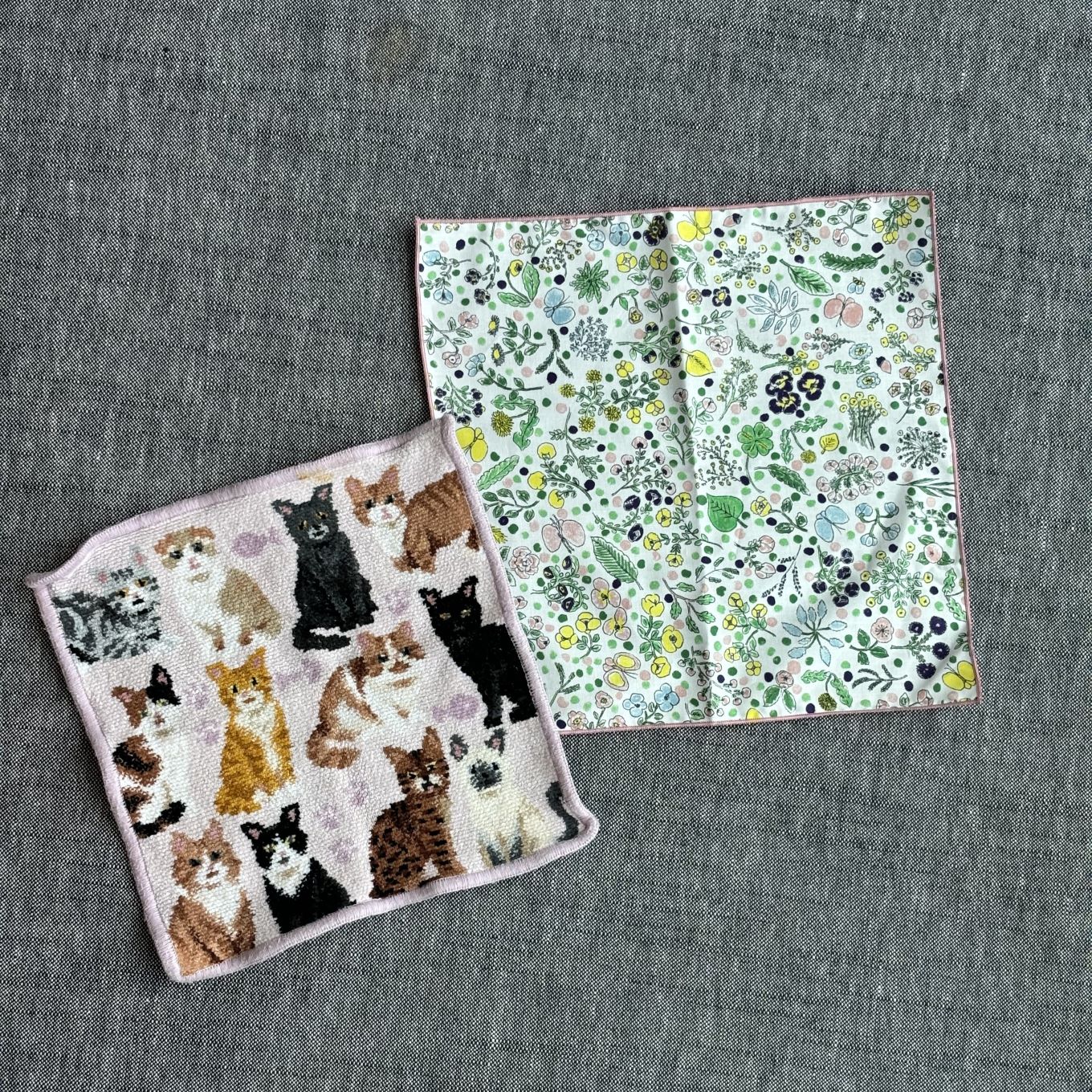 土屋鞄PRさんのバッグの中身のハンカチ