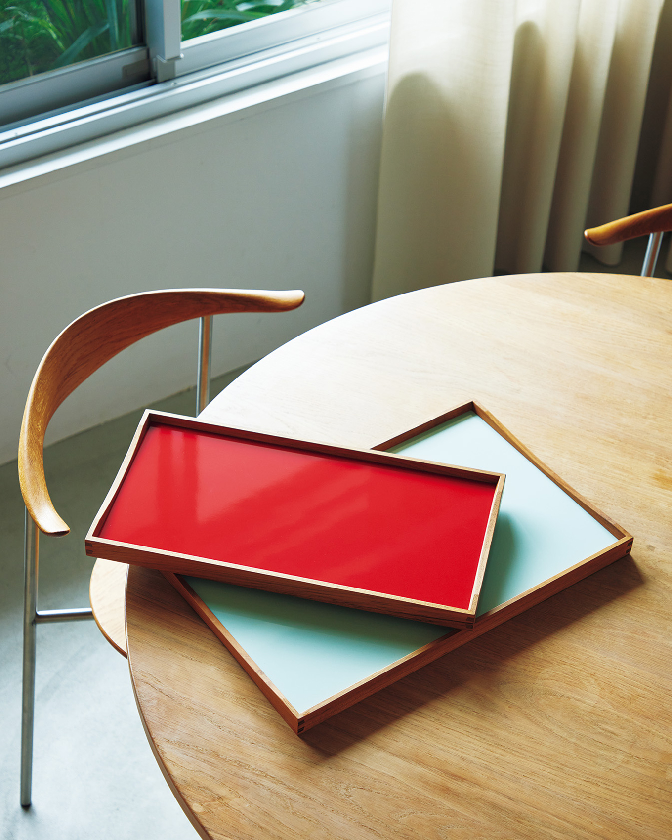 デザイン性の高さと用途の広さにほれぼれするトレー。〜23人の目利きが