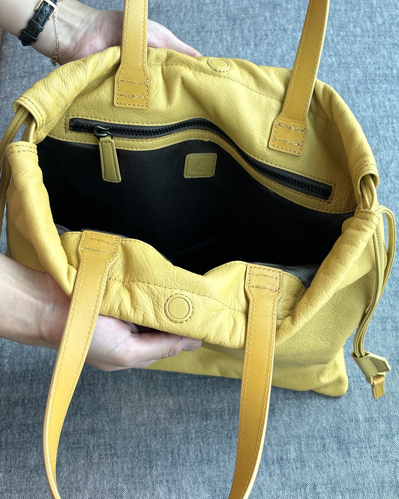 土屋鞄PRさんバッグの中身のメインバッグの中