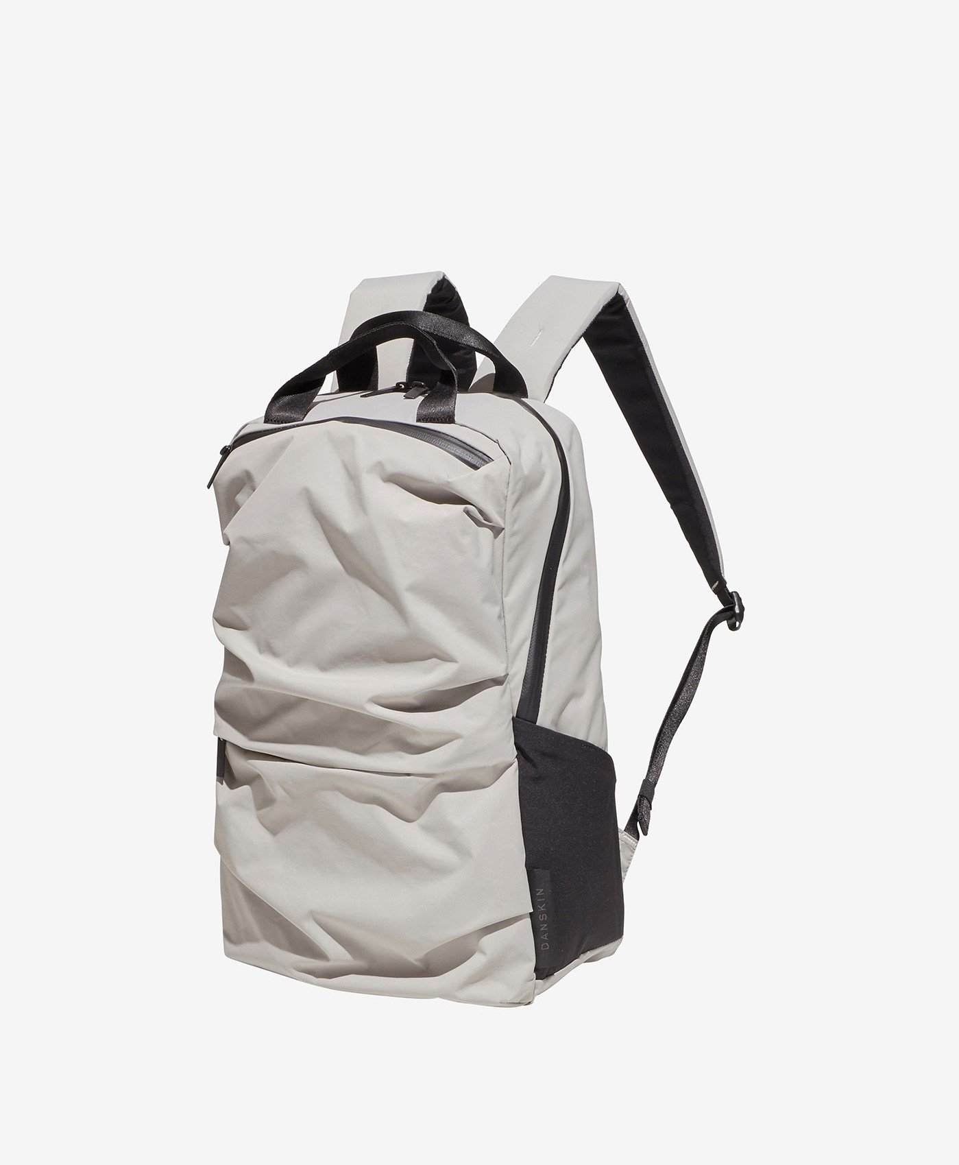 ダンスキンのスタンダードデイパックのライトグレー全形