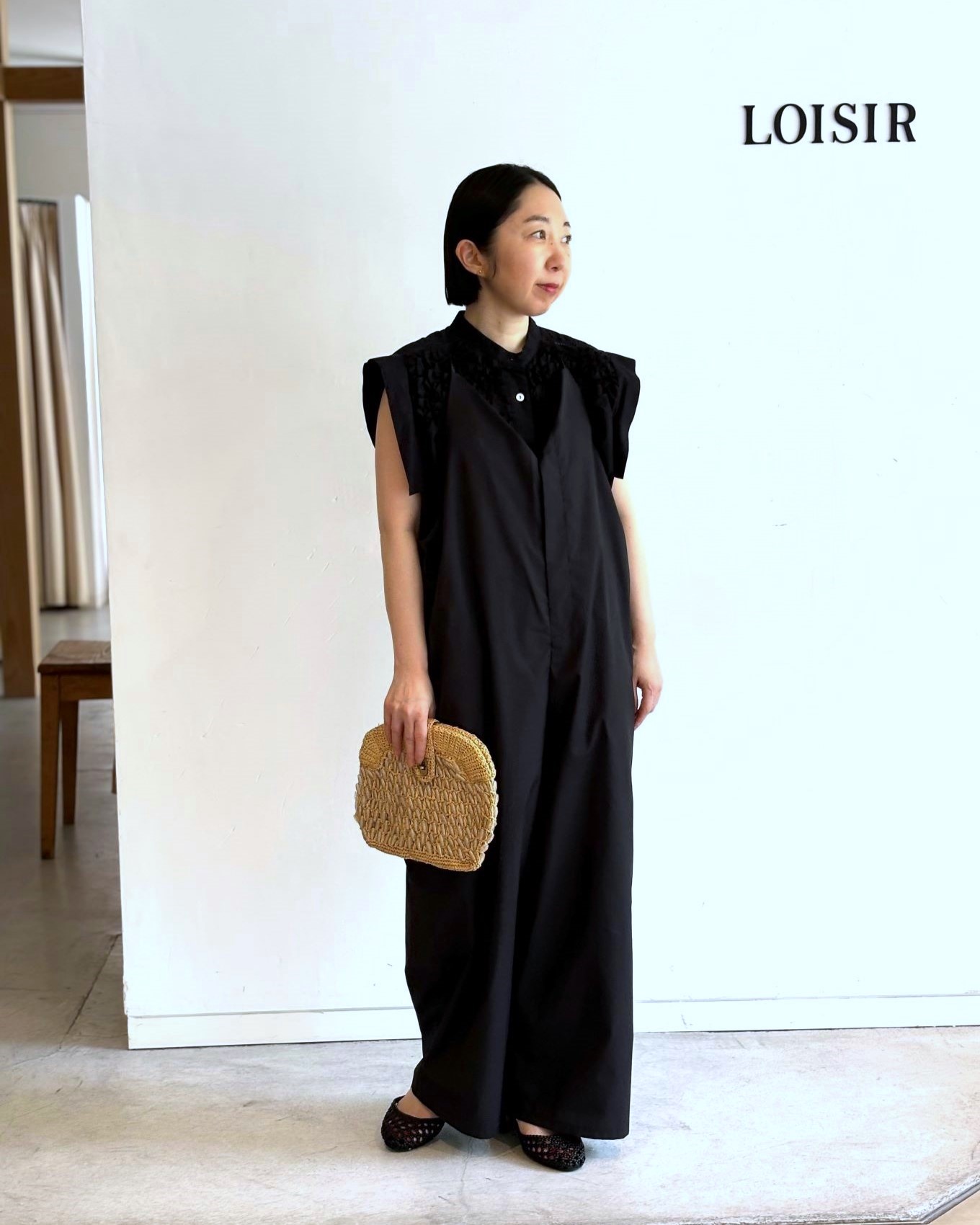 1枚でキマる夏の黒！立体刺繍で大人のシャツ悩みも解消〜服のプロが 