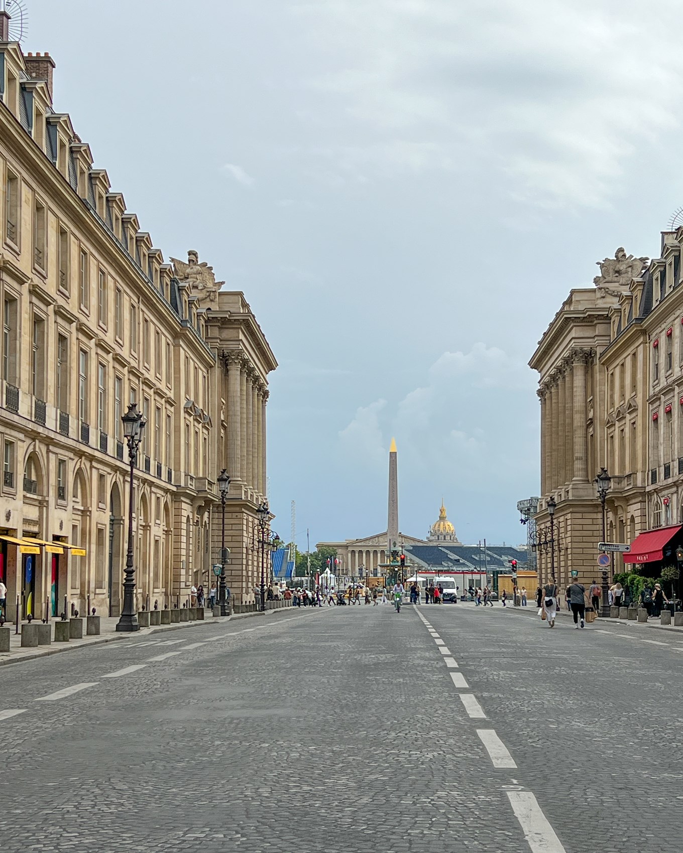 コンコルド広場とマドレーヌ広場を結ぶロワイヤル通り
