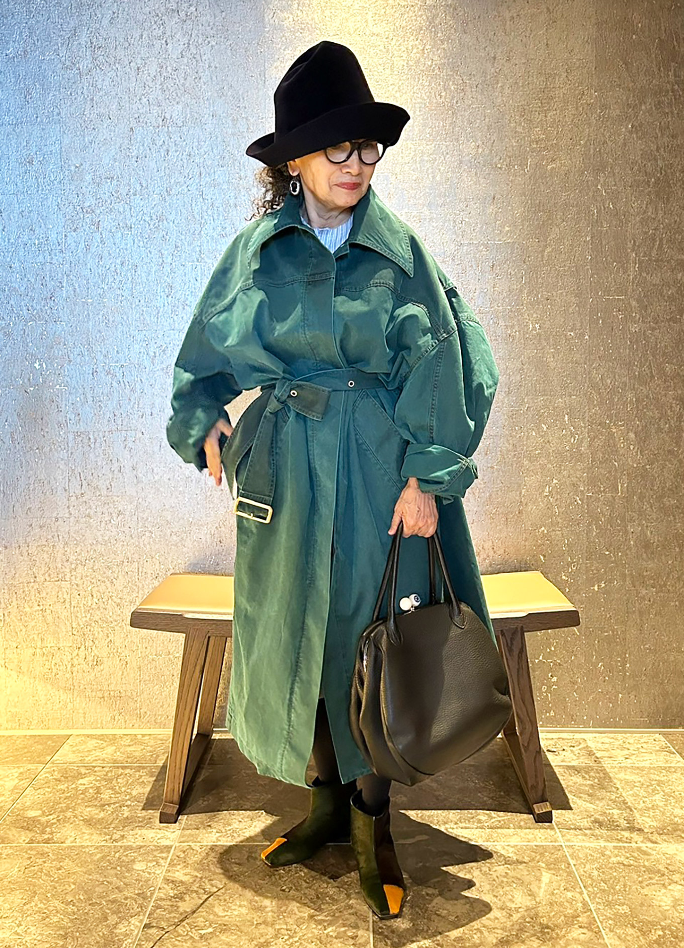 大阪のセレクトショップ『REBELLE』のオーバーサイズのコート